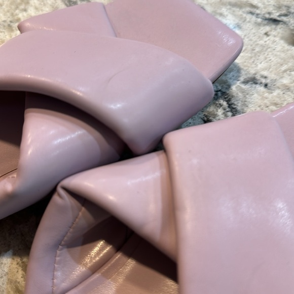 Steve Madden | Cross Strap Mayra Padded Slide Sandals in Lilac Size 6 - Picture 12 of 12